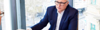 Stefan Blum von Bellevue Asset Management gibt im Gespräch mit Smart Investor spannende Einblicke in die Welt der Medizintechnik. Warum sich Unternehmen wie Abbott, Stryker oder Intuitive Surgical trotz geopolitischer Unsicherheiten behaupten – und was Anleger daraus lernen können.