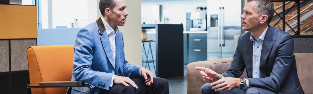 Üblicherweise müssen sich Private-Equity-Investoren für einen Zeitraum von zehn bis zwölf Jahren binden. Ändert sich in dieser Zeit der Liquiditätsbedarf oder die Anlagestrategie, ist er auf den Sekundärmarkt angewiesen. Das wiederum eröffnet Secondaries-Käufern interessante Möglichkeiten, insbesondere bei Bewertungskorrekturen im Portfolio des Primärinvestors.